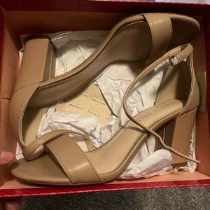 Kelly & Katie Hailee Sandal Taupe